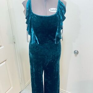Chic Velvet Jumpsuit in Teal